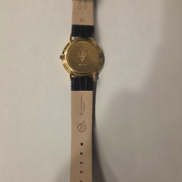VINTAGE GUCCI WATCH 3000 2 M WATCH SERIAL # 0393909 - Picture 5 of 6